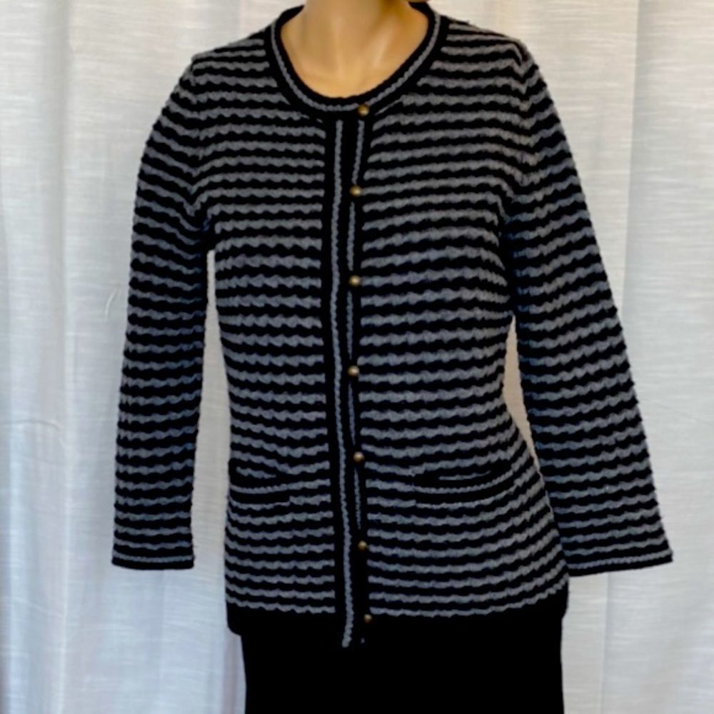 Tinley Road Cardigan Sweater Gold Buttons Retro Jacket Style Size Medium - Picture 4 of 8